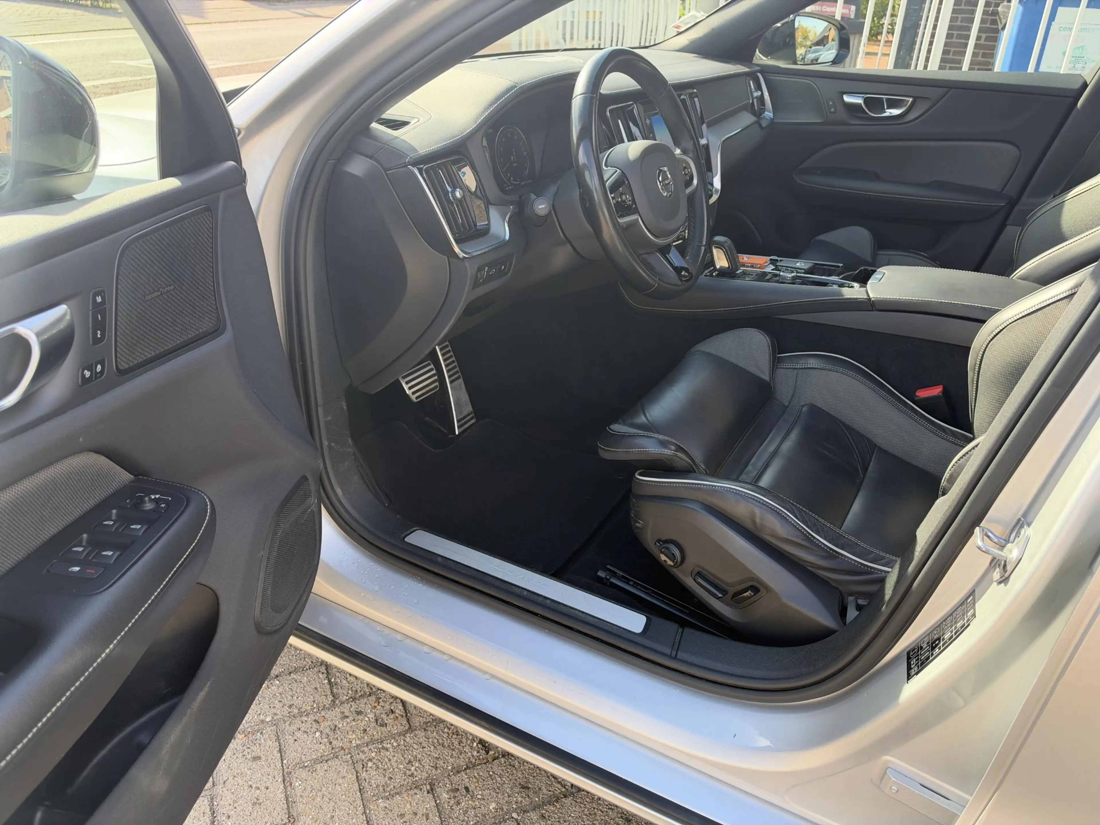 Volvo S60 2.0 T6 Recharge AWD — photo 12