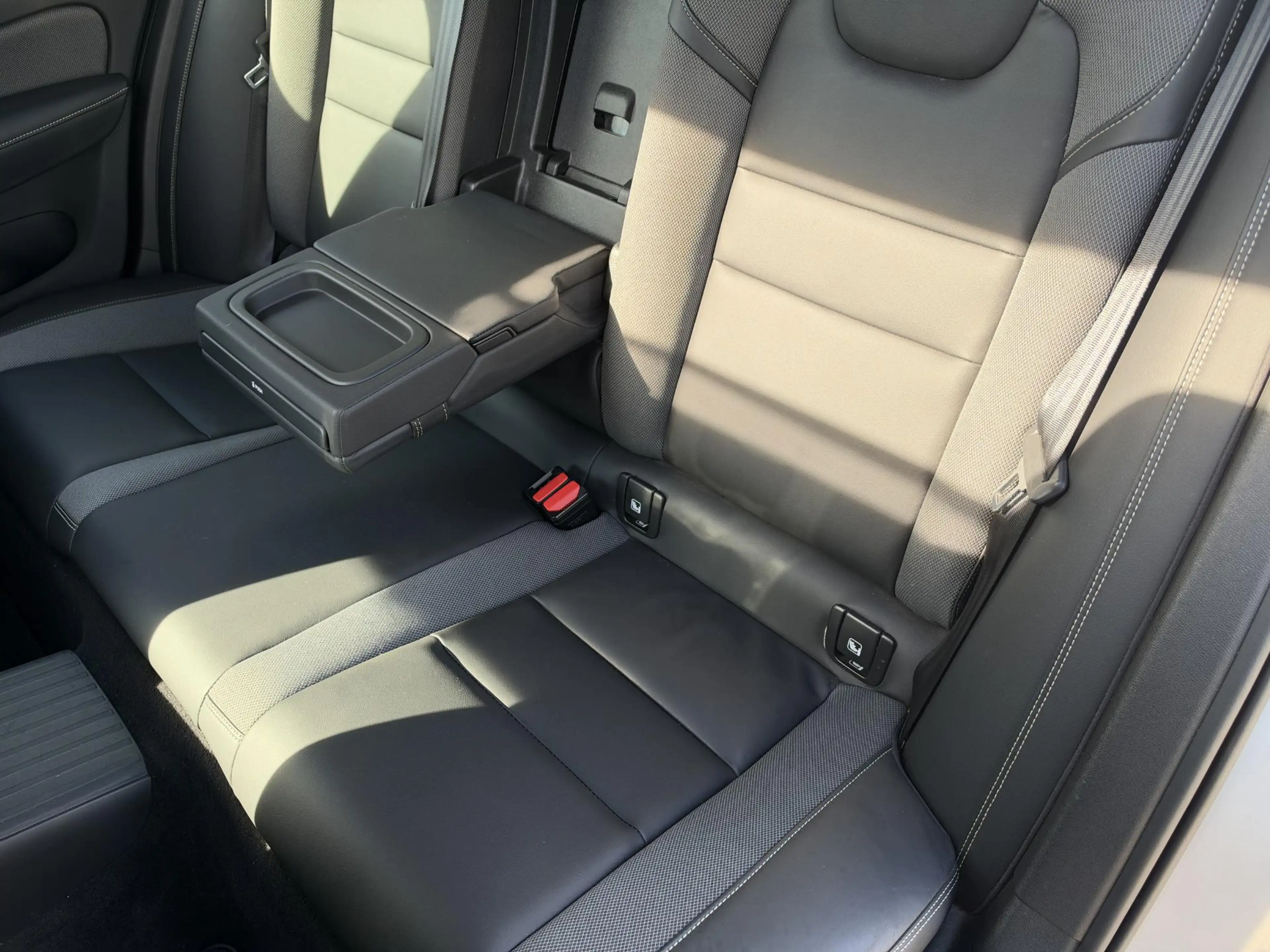 Volvo S60 2.0 T6 Recharge AWD — photo 15