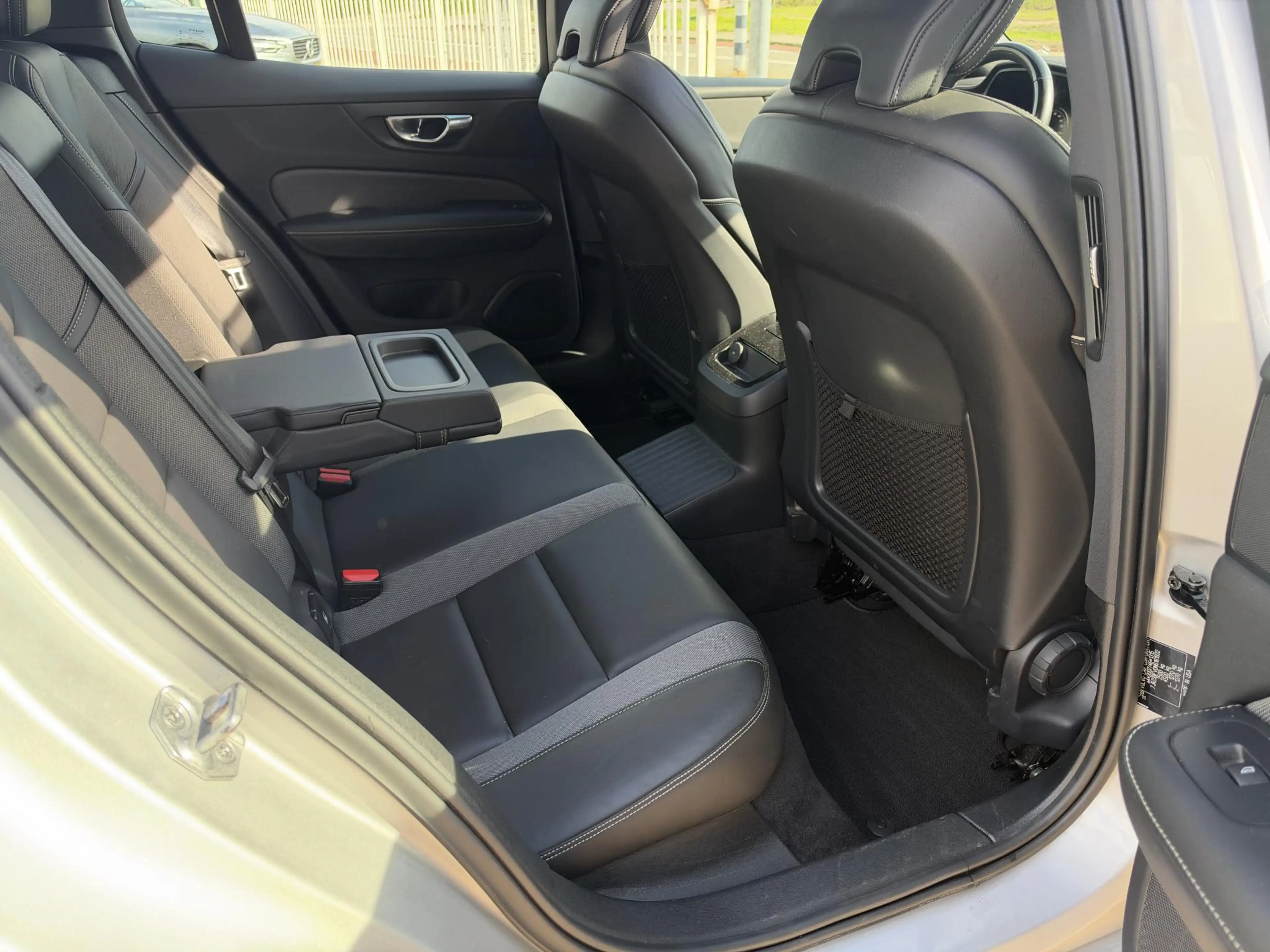 Volvo S60 2.0 T6 Recharge AWD — photo 9