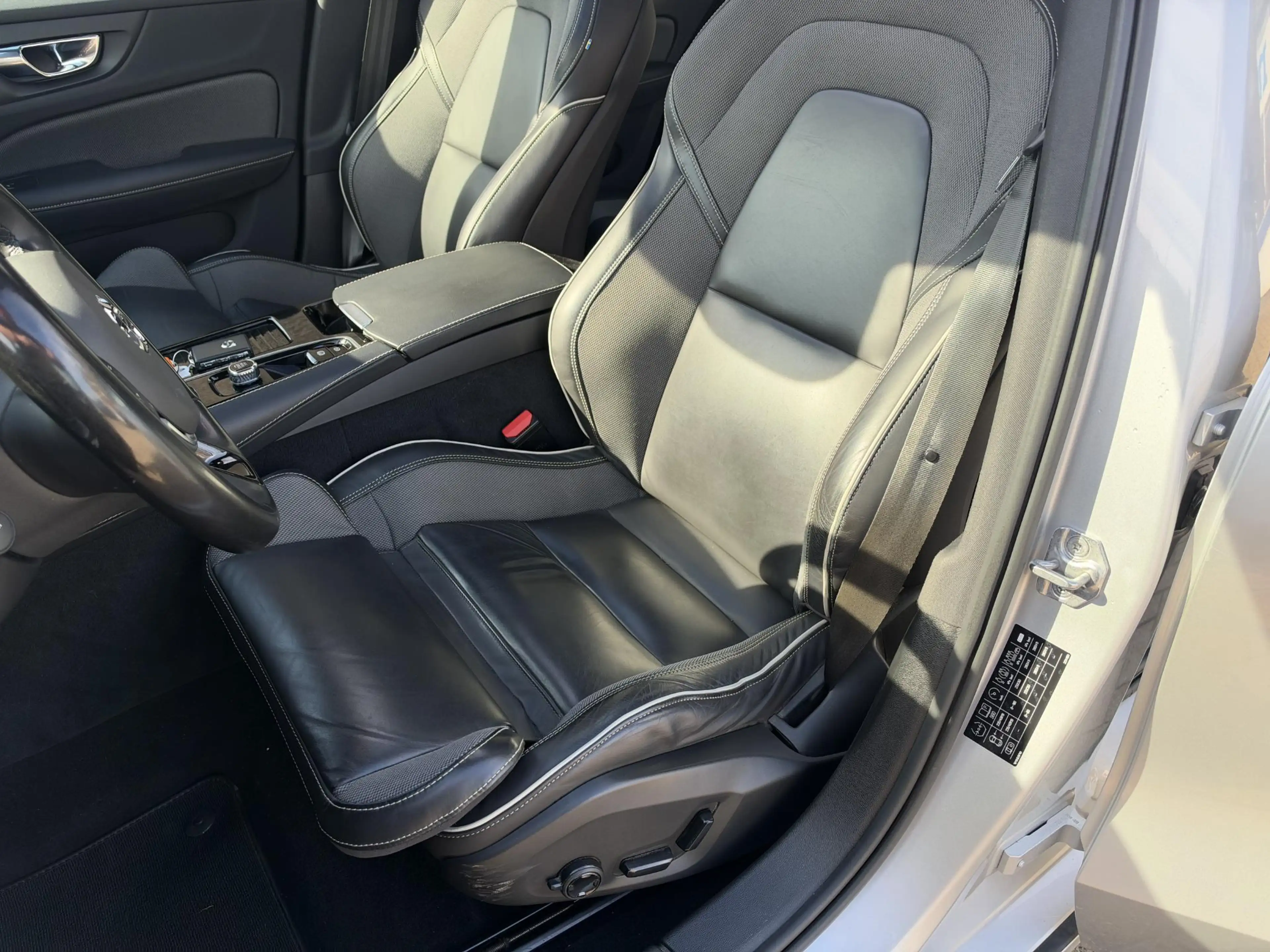 Volvo S60 2.0 T6 Recharge AWD — photo 14