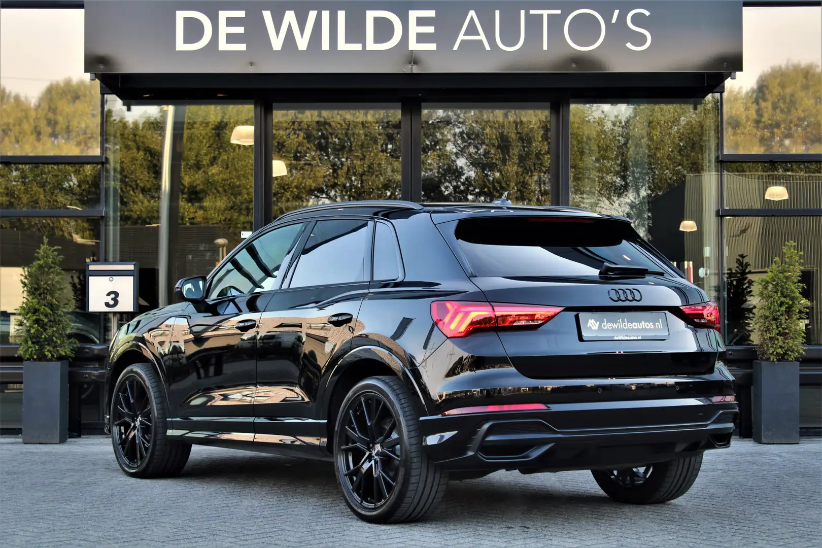 Audi Q3 35 TFSI S-line BlackEdition Camera 20-inch ACC Key Zwart - 2