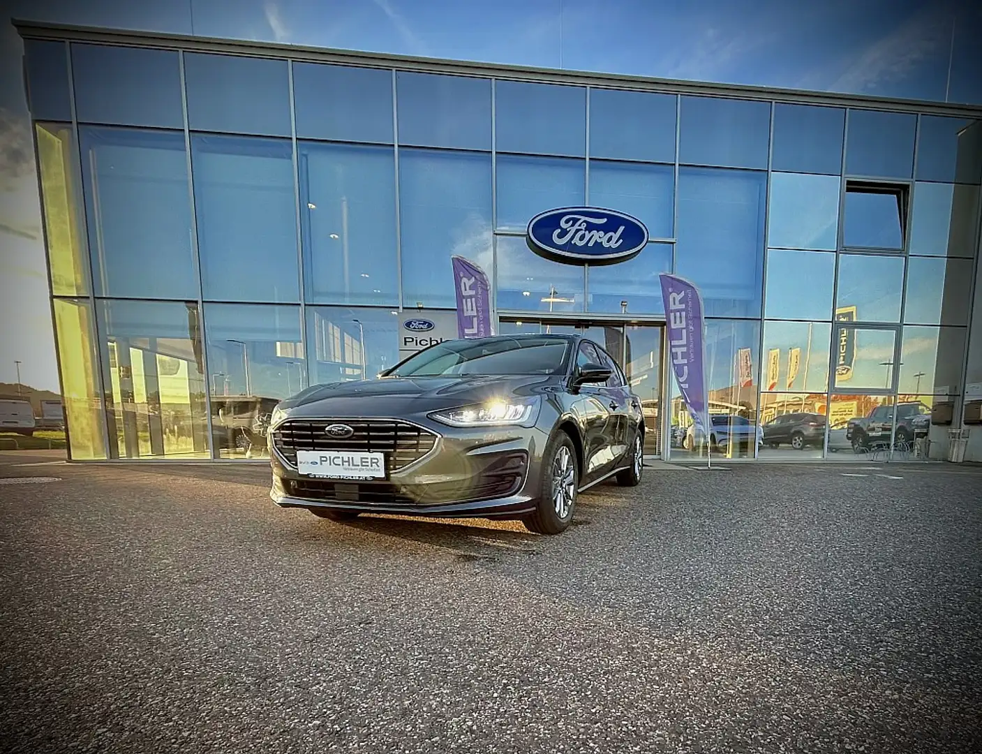 Ford Focus Titanium Edition 1.0 Ecob. 125PS LEASING AKTION Grau - 2