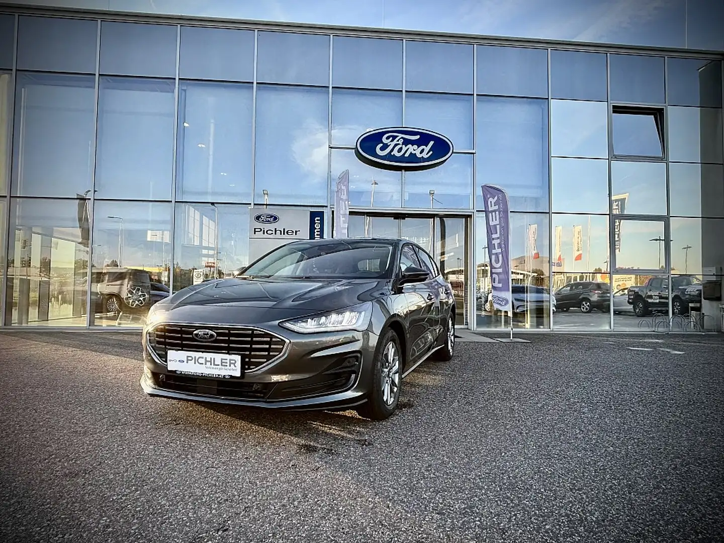 Ford Focus Titanium Edition 1.0 Ecob. 125PS LEASING AKTION Grau - 1