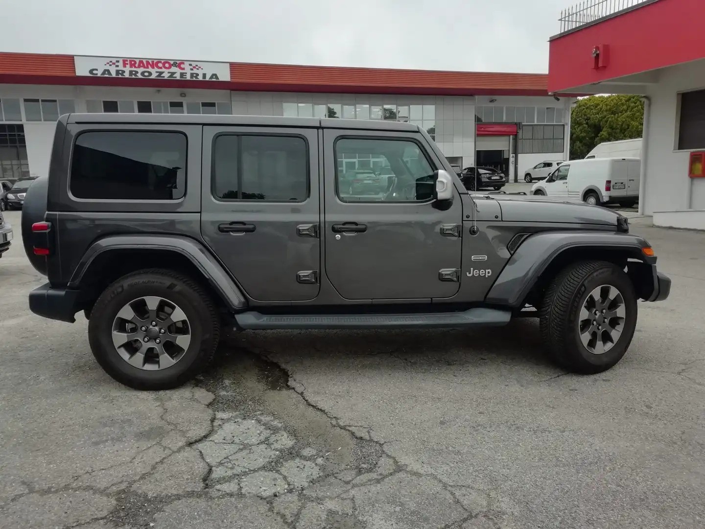 Jeep Wrangler Wrangler Unlimited 2.2 crd Sahara auto E6 - 2