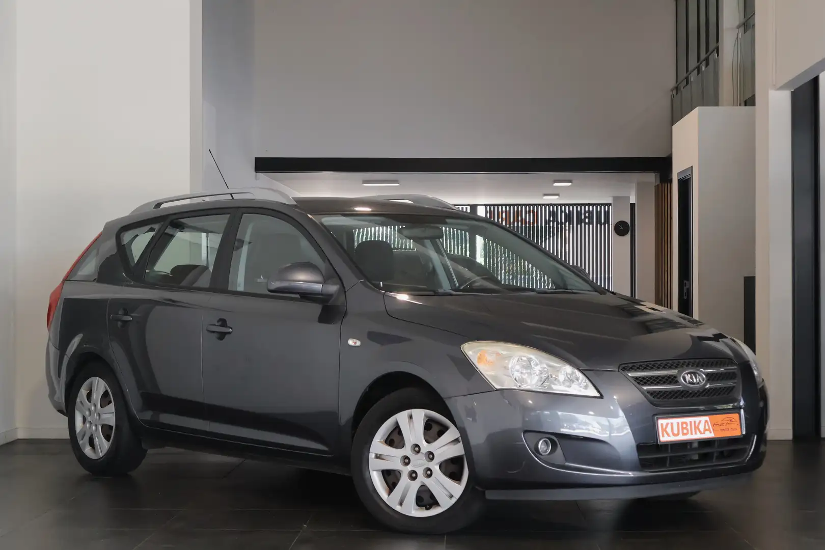 Kia Ceed / cee'd Ceed 1.6 CRDi LX CruiseC  Trekhaak  Airco Gris - 2