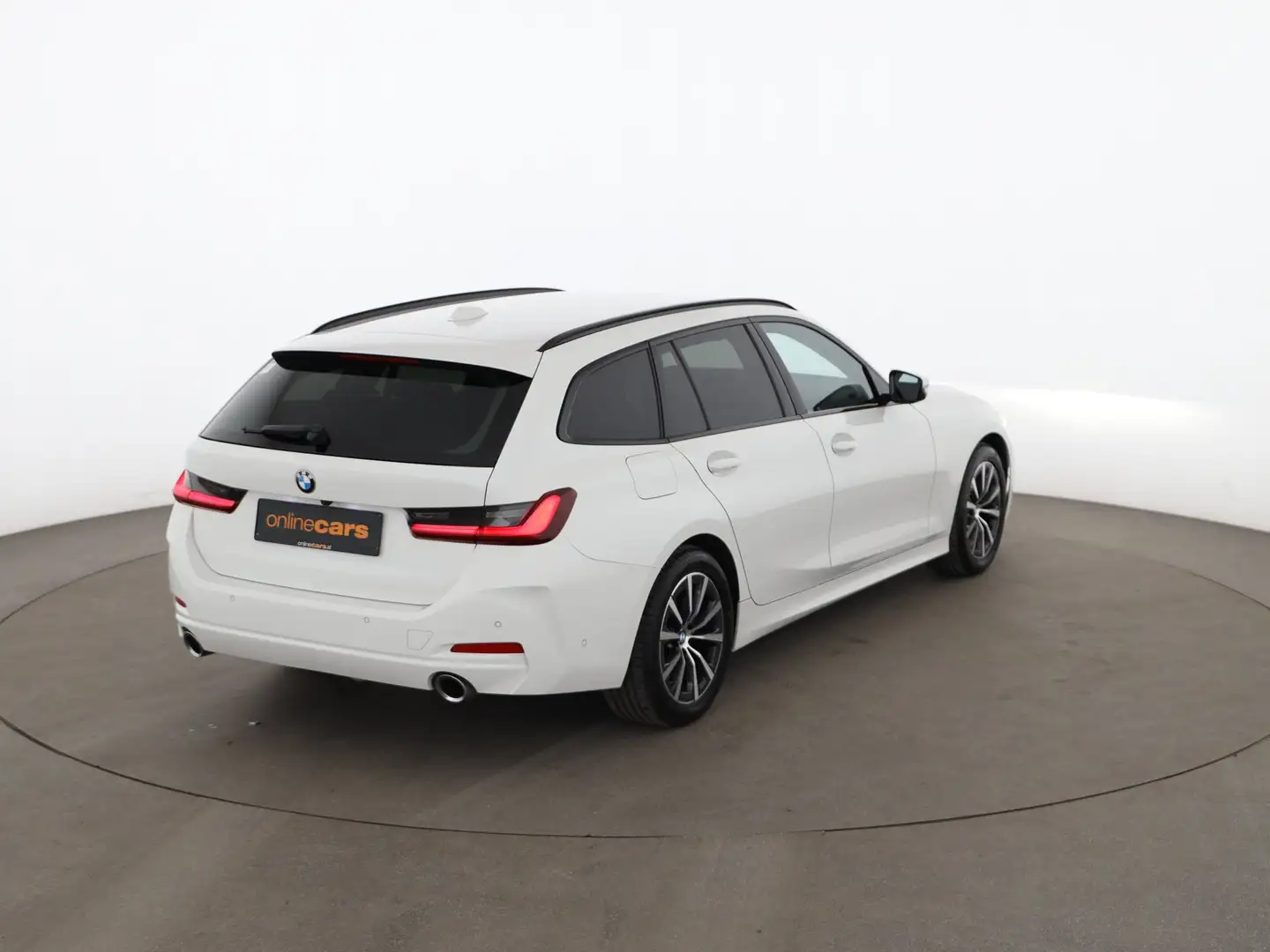 BMW 320 d Touring Aut LED AHK LEDER NAVI SITZHZG TEMP Weiß - 2