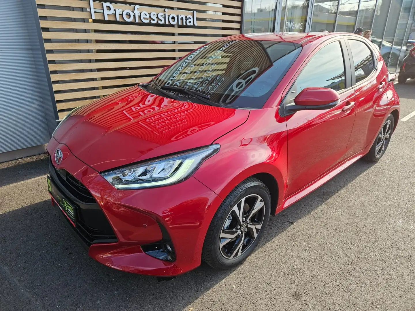 Toyota Yaris 1.5 VVT-i Hybrid Active Drive Rot - 2