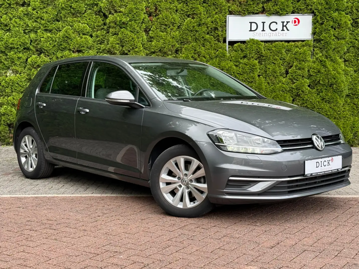 Volkswagen Golf 1.6 TDI DSG Lim Comfortline NAV+SHZ+PDC+MFL Gris - 1