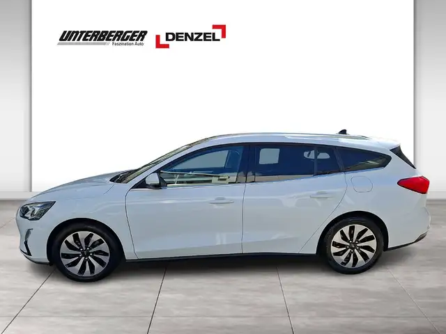 Ford Focus view 3
