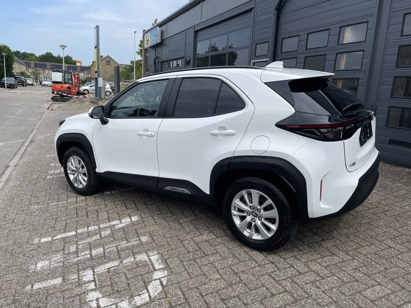 Toyota Yaris Cross 1.5 Hybrid 115 Business Automaat 2 Persoons Auto m Wit - 2