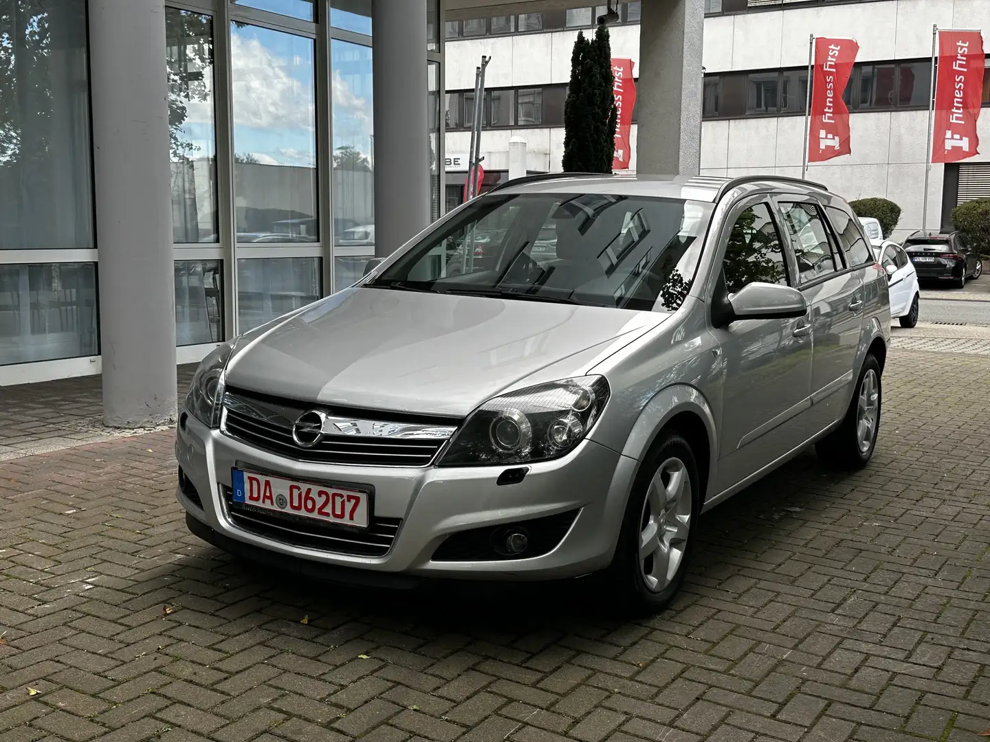 Opel Astra Innovation/Tüv-Neu/Klima/PDC/Isofix/ELFH/Servo Silber - 2