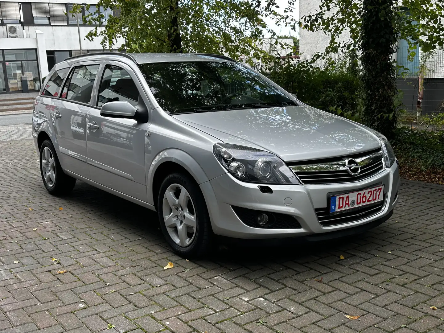 Opel Astra Innovation/Tüv-Neu/Klima/PDC/Isofix/ELFH/Servo Silber - 1