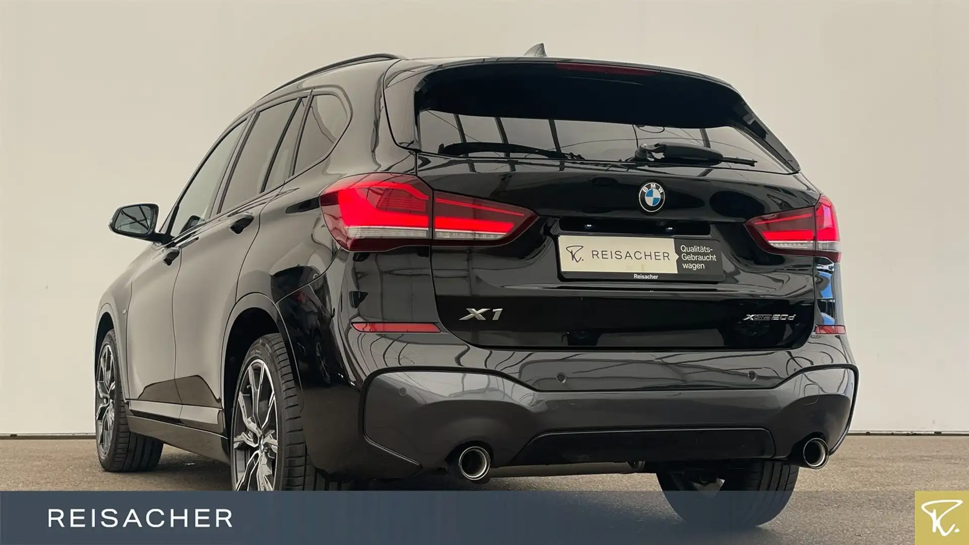 BMW X1 xDrive20d A M-Sport,M-Sport,AHK,Autom Zwart - 2