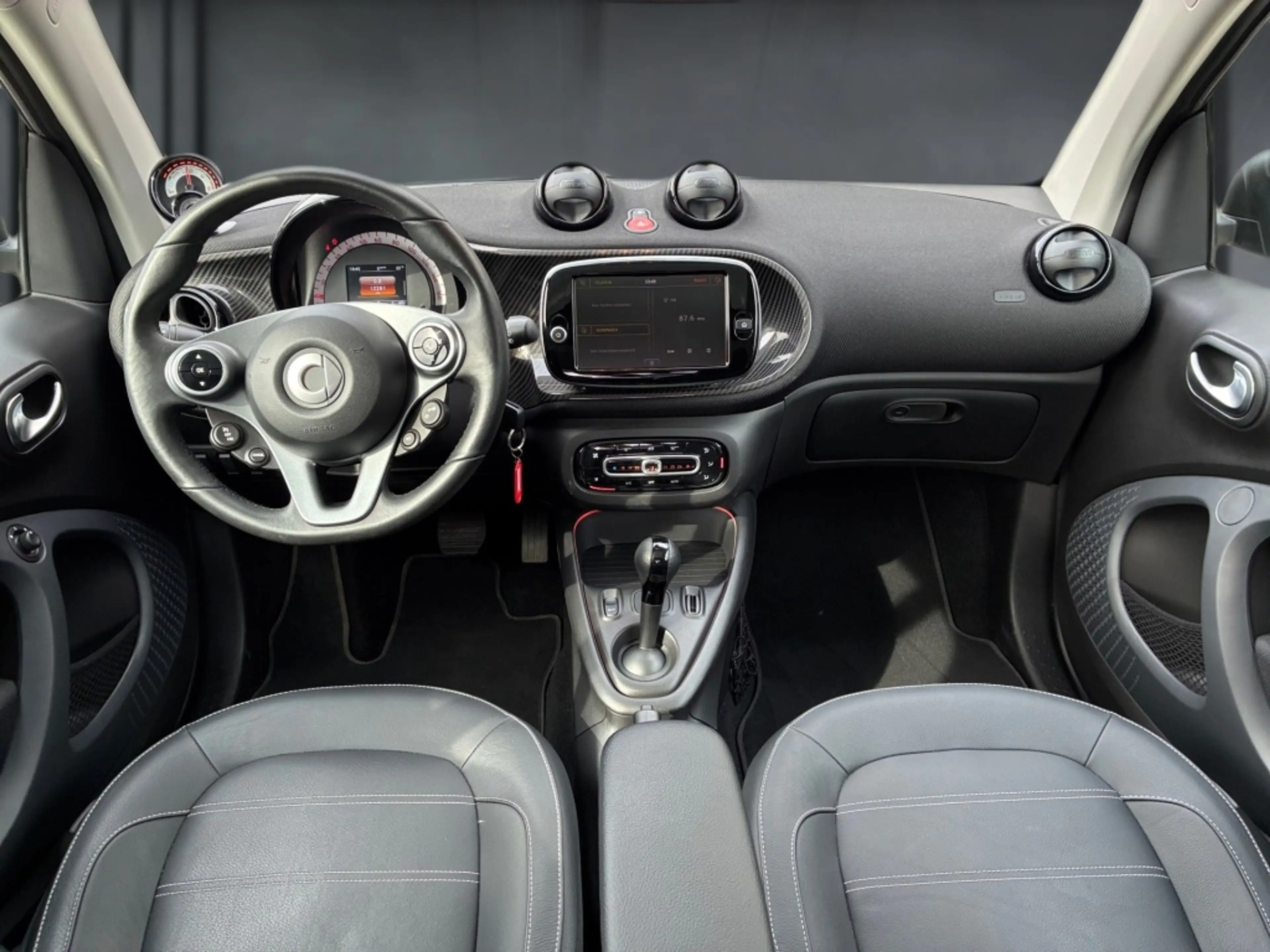smart forTwo EQ  coupe PRIME+LEDER+EXCLUSIV+PANO+KAMERA — photo 15