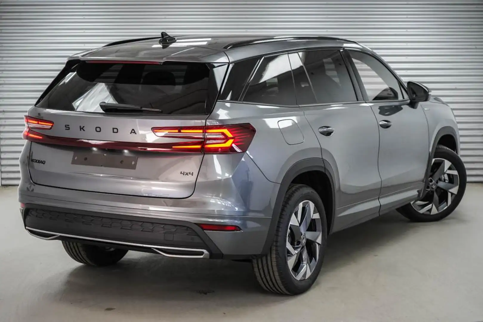 Skoda Kodiaq 2,0 TDI DSG 4x4 Sportline,AHK,bhzb  -LAG. 142 k... Grijs - 2