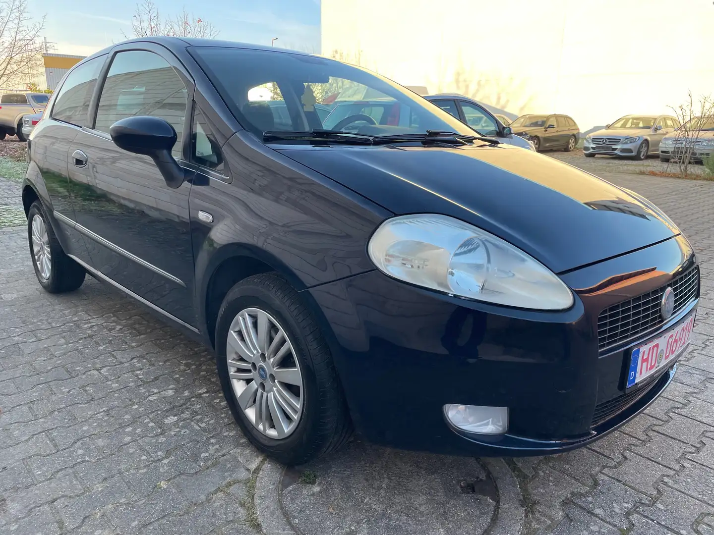 Fiat Grande Punto Grande Punto Klima,TÜV Neu3-Türer 1.4 16V Emotio Blau - 2