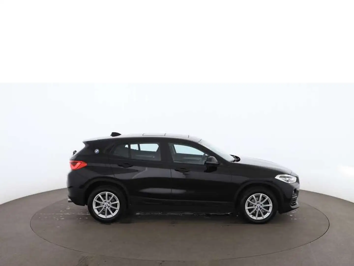 BMW X2 sDrive18d Advantage Aut LED HEAD-UP SKY NAVI Schwarz - 2