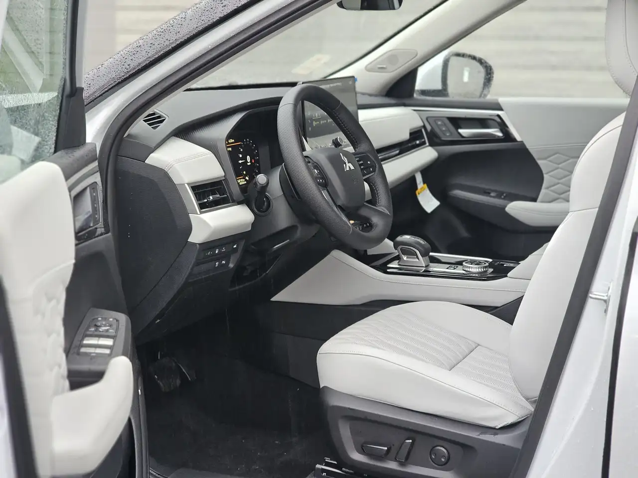 Mitsubishi Outlander снимка Mitsubishi Outlander