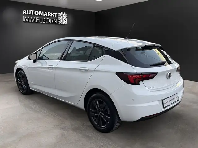 Opel Astra view 8