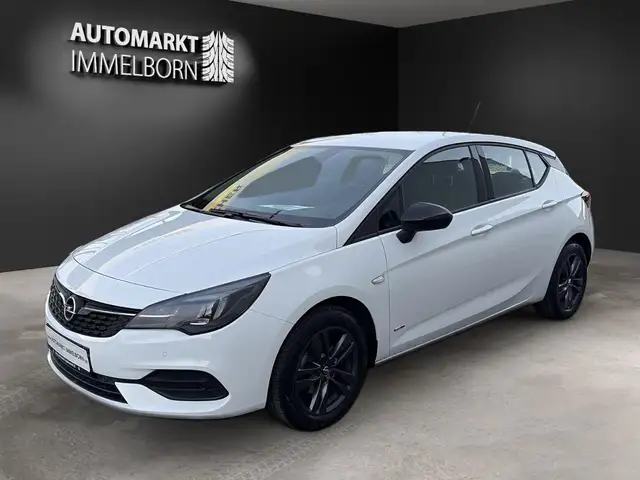 Opel Astra view 2