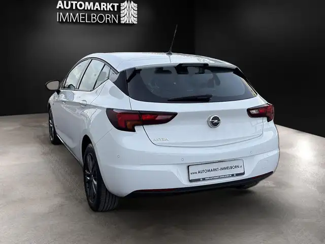 Opel Astra view 7