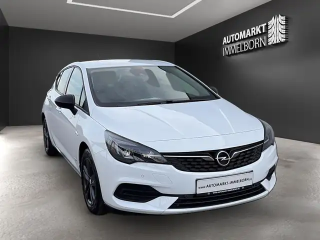 Opel Astra view 4