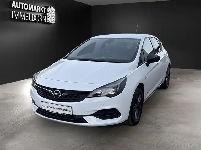 Opel Astra view 3