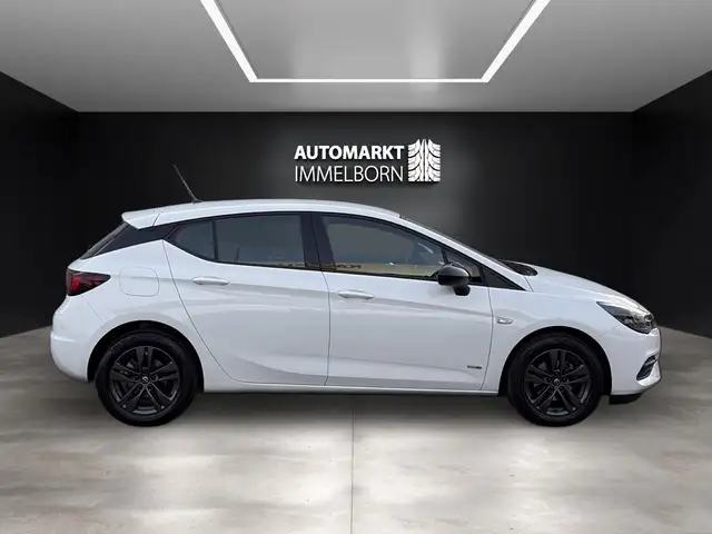 Opel Astra view 5