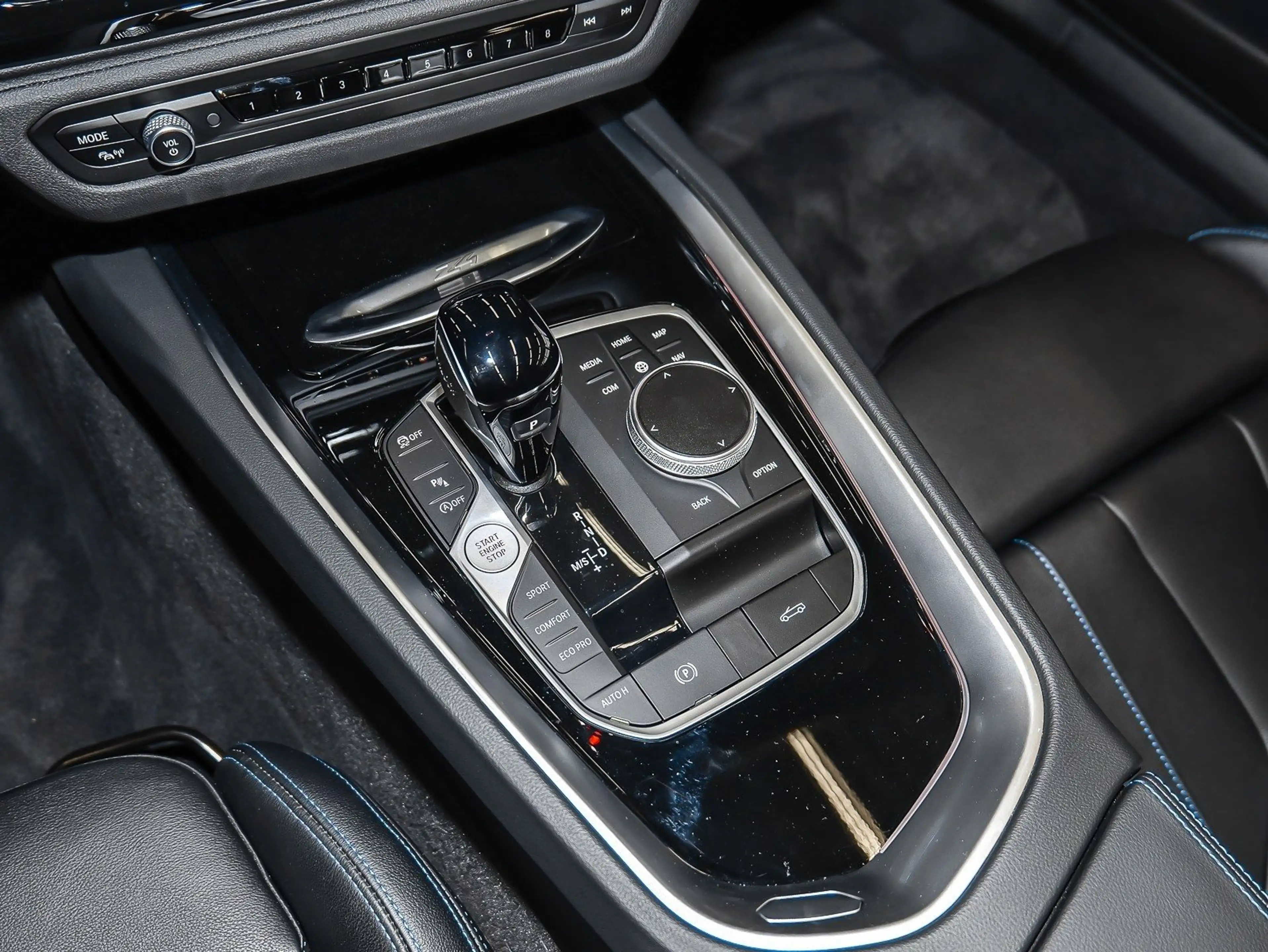 BMW Z4 sDrive20i M Sport HUD NAVI LED Sound Syst. — photo 18