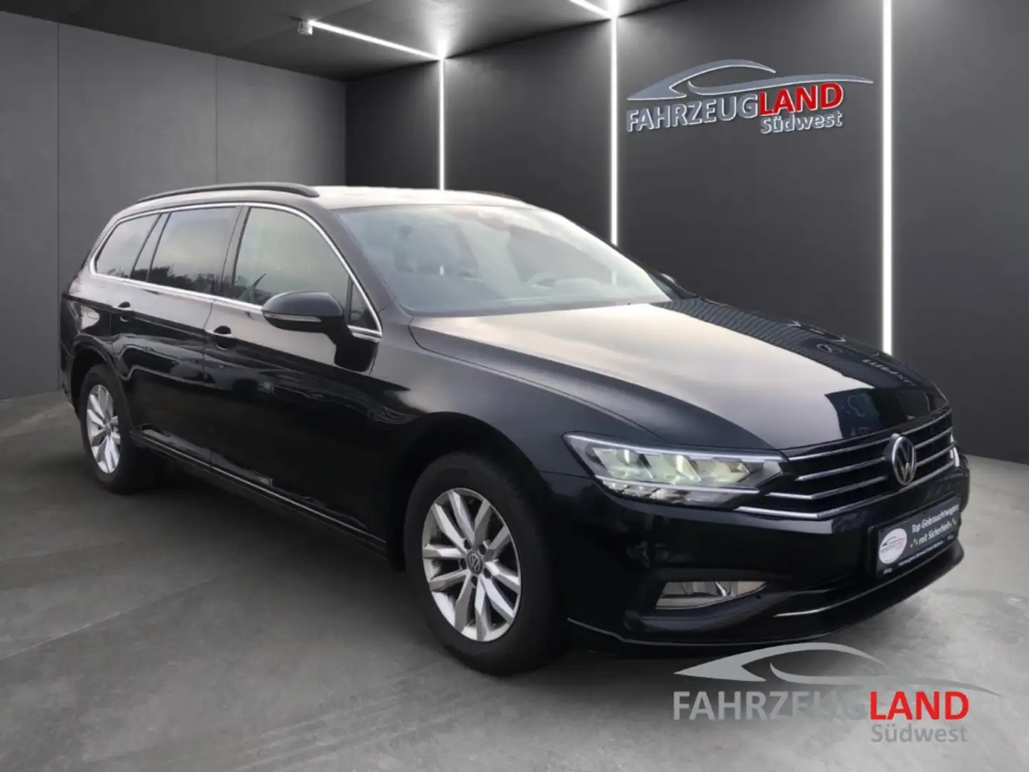 Volkswagen Passat Variant 1.5 DSG Business AHK-klappbar Navi LED Ergo-Sitz R Noir - 2