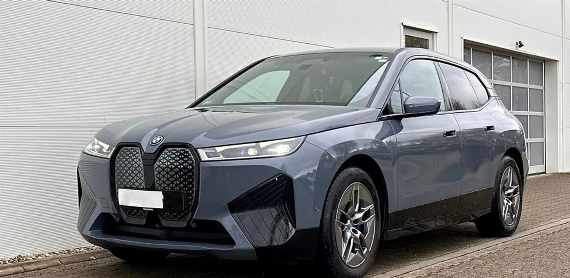 BMW iX xDrive 40 Blau - 1