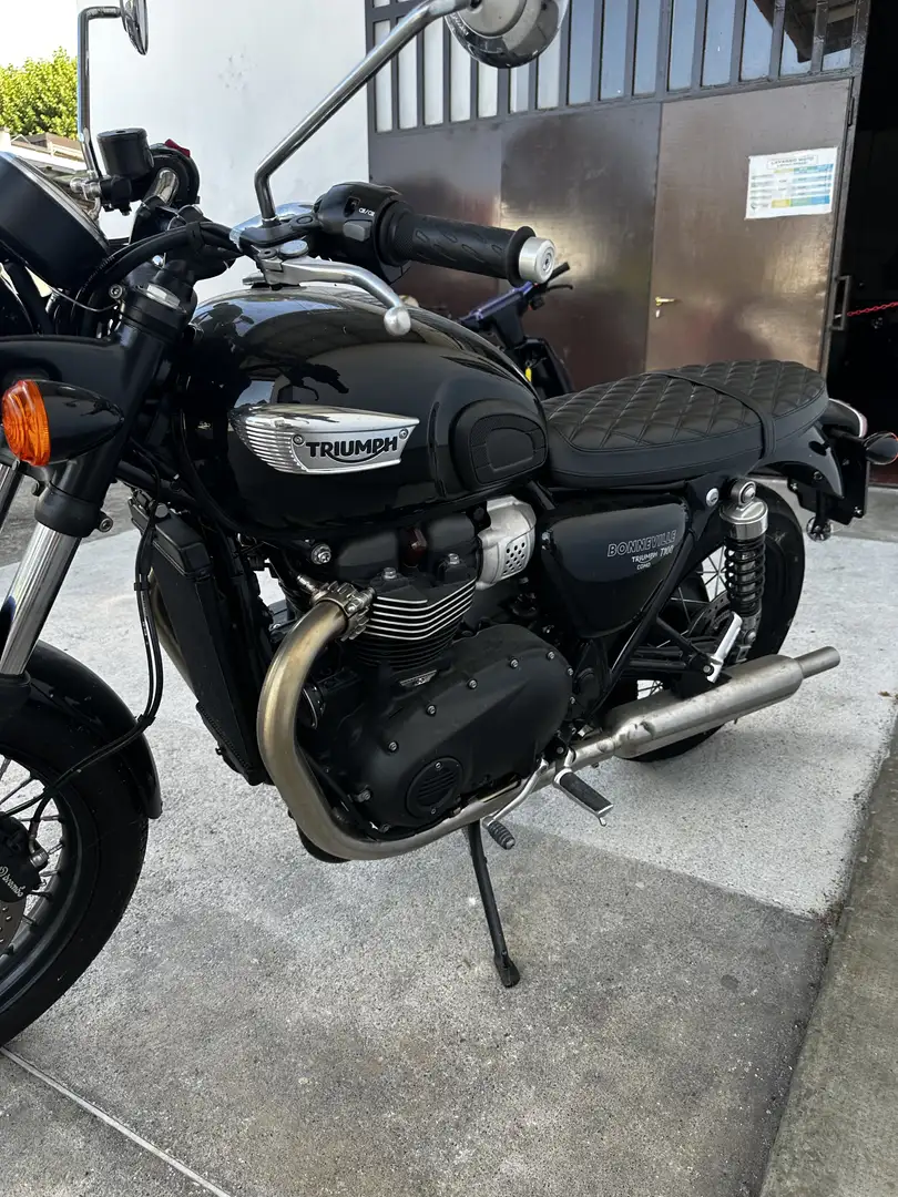 Triumph Bonneville T100 - 1