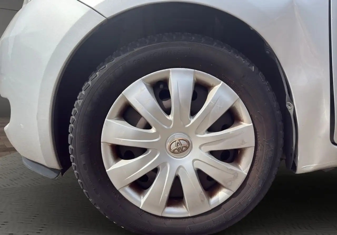 Toyota Yaris Yaris — photo 21