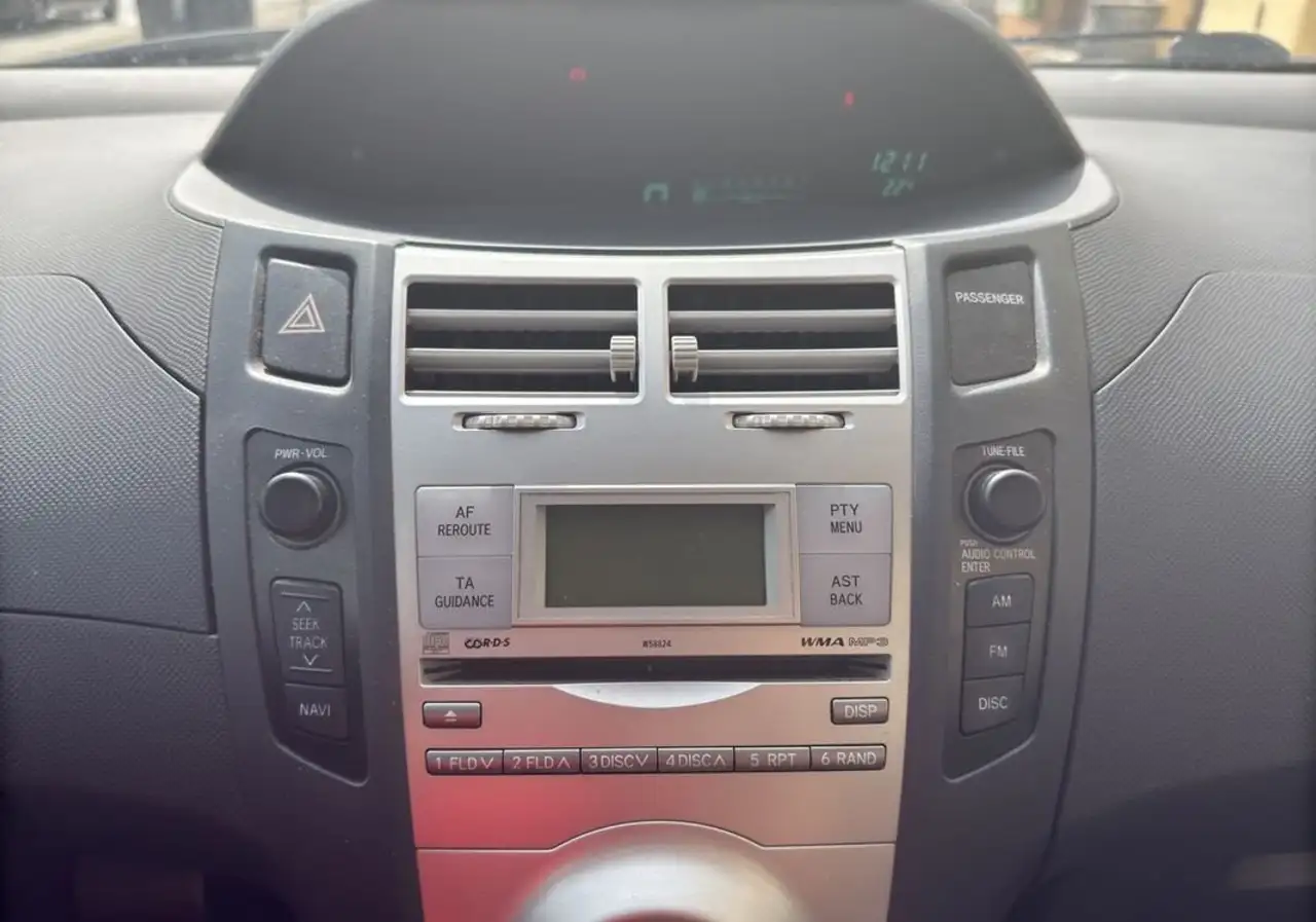Toyota Yaris Yaris — photo 9