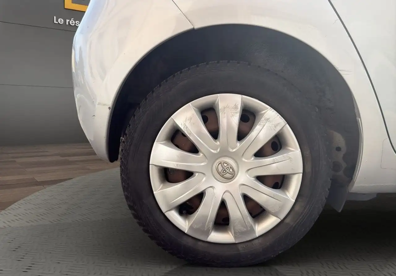 Toyota Yaris Yaris — photo 23