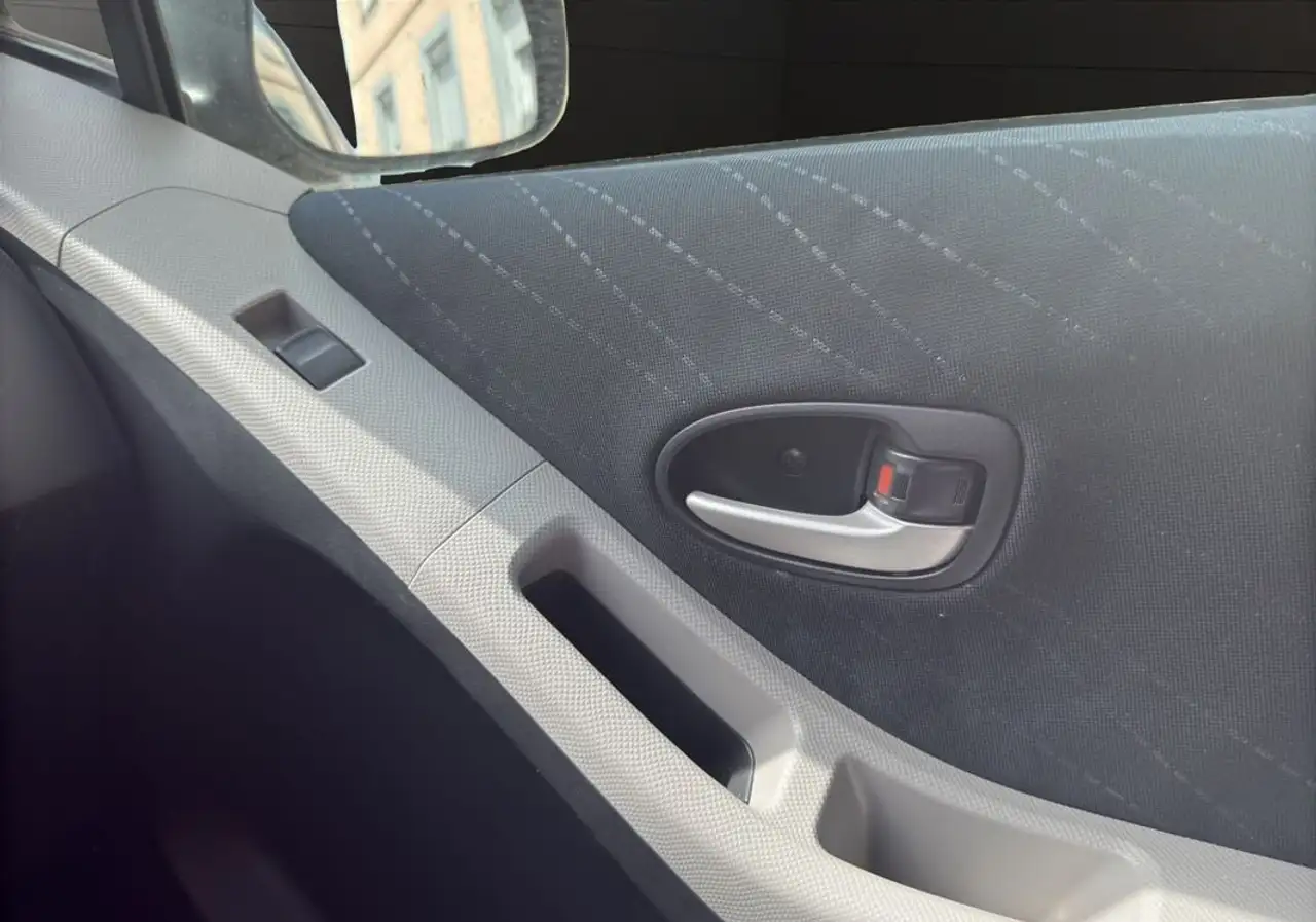 Toyota Yaris Yaris — photo 19