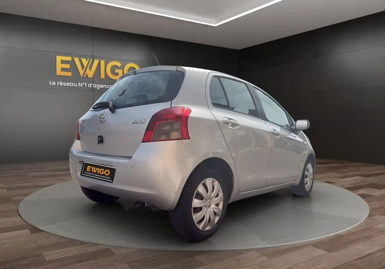 Toyota Yaris Yaris — photo 2