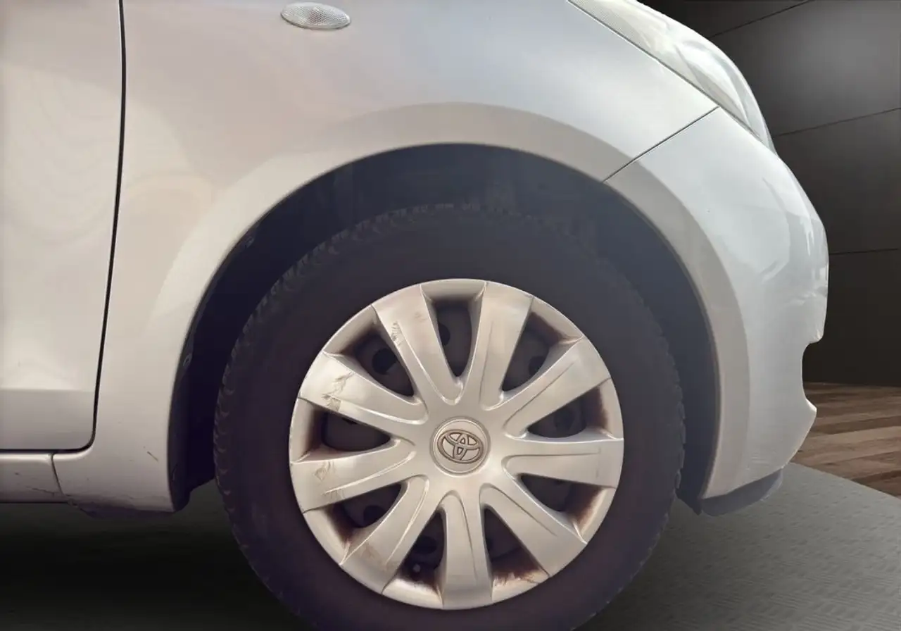 Toyota Yaris Yaris — photo 24