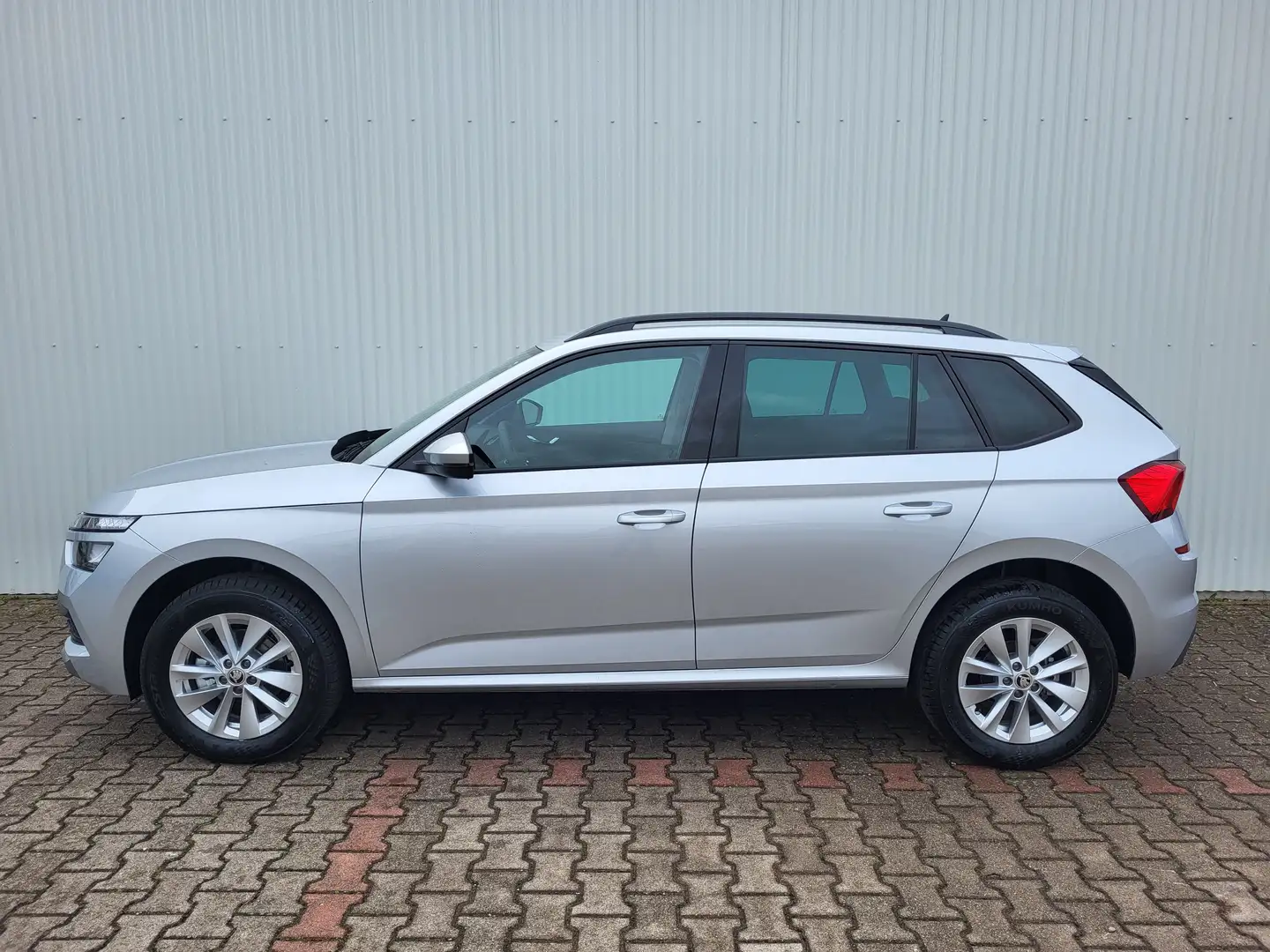 Skoda Kamiq Ambition *Rückfahrkamera*Tempomat*PDC*APP* Plateado - 2