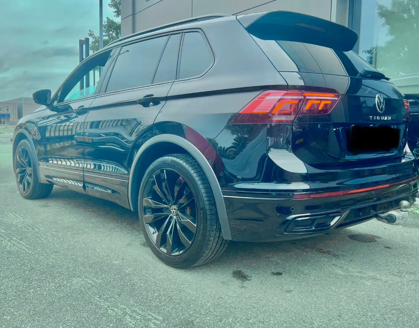 Volkswagen Tiguan 1.5 TSI R Line black style pano standkach 20inch Zwart - 1