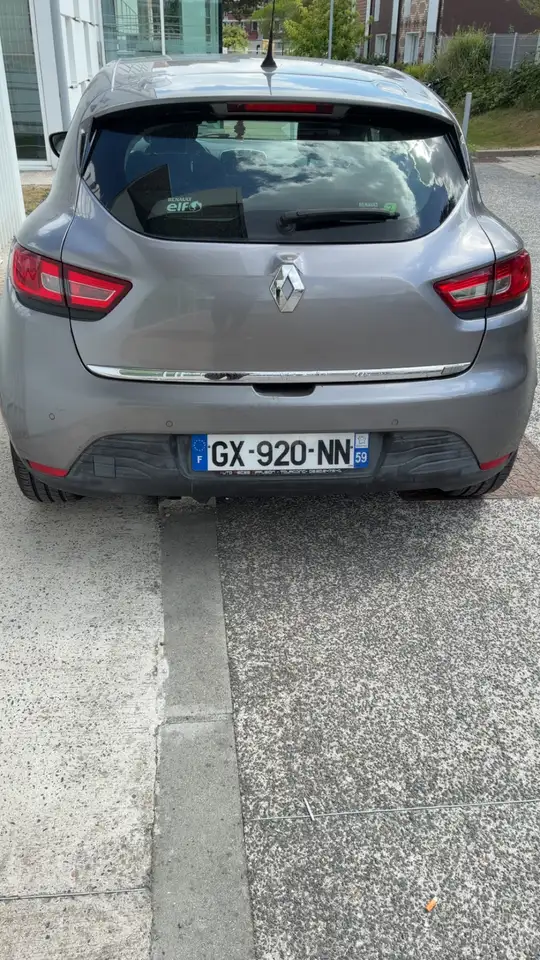 Renault Clio Citadine 3 portes — photo 3