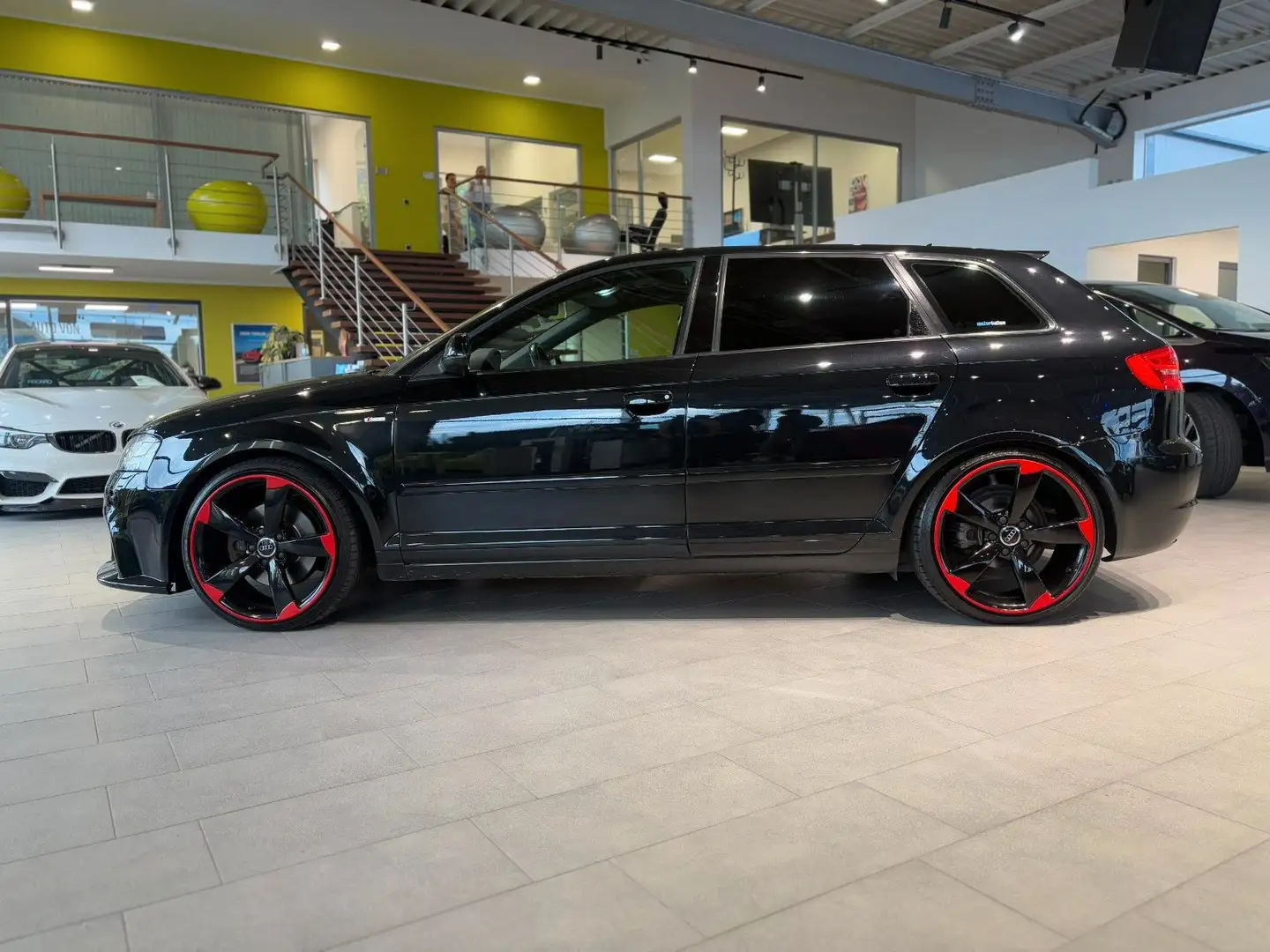 Audi A3 3x S-Line*BOSE*S-Tronic*SHZ* Zwart - 2