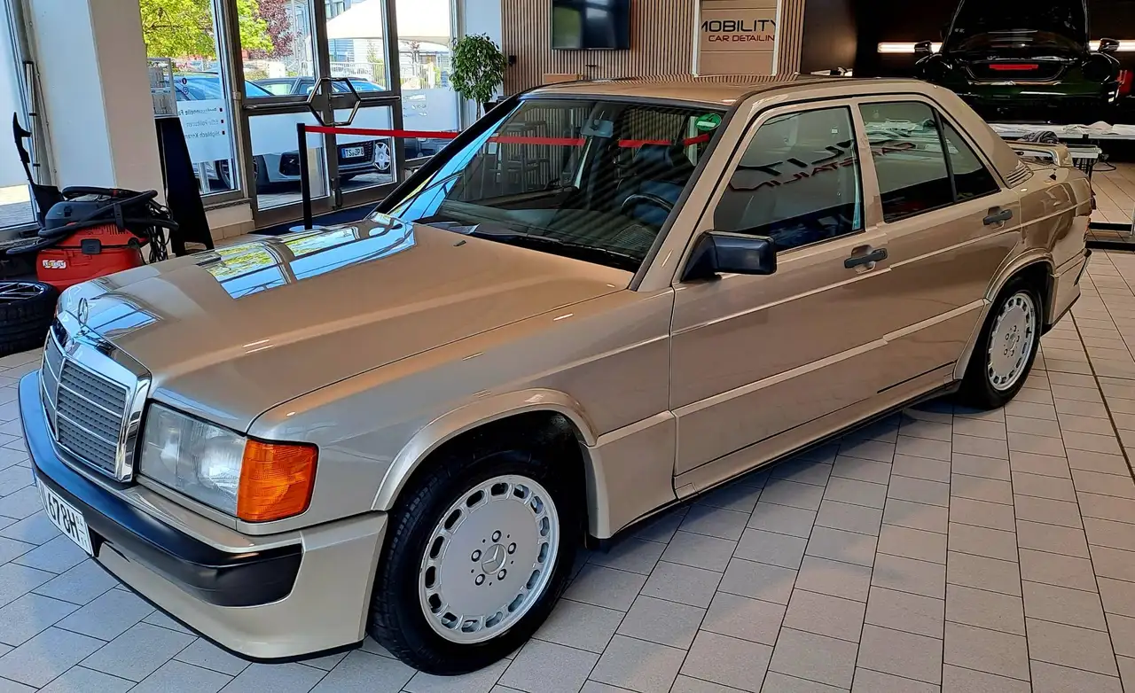 Mercedes-Benz 190 E 2.3-16V, foto 1