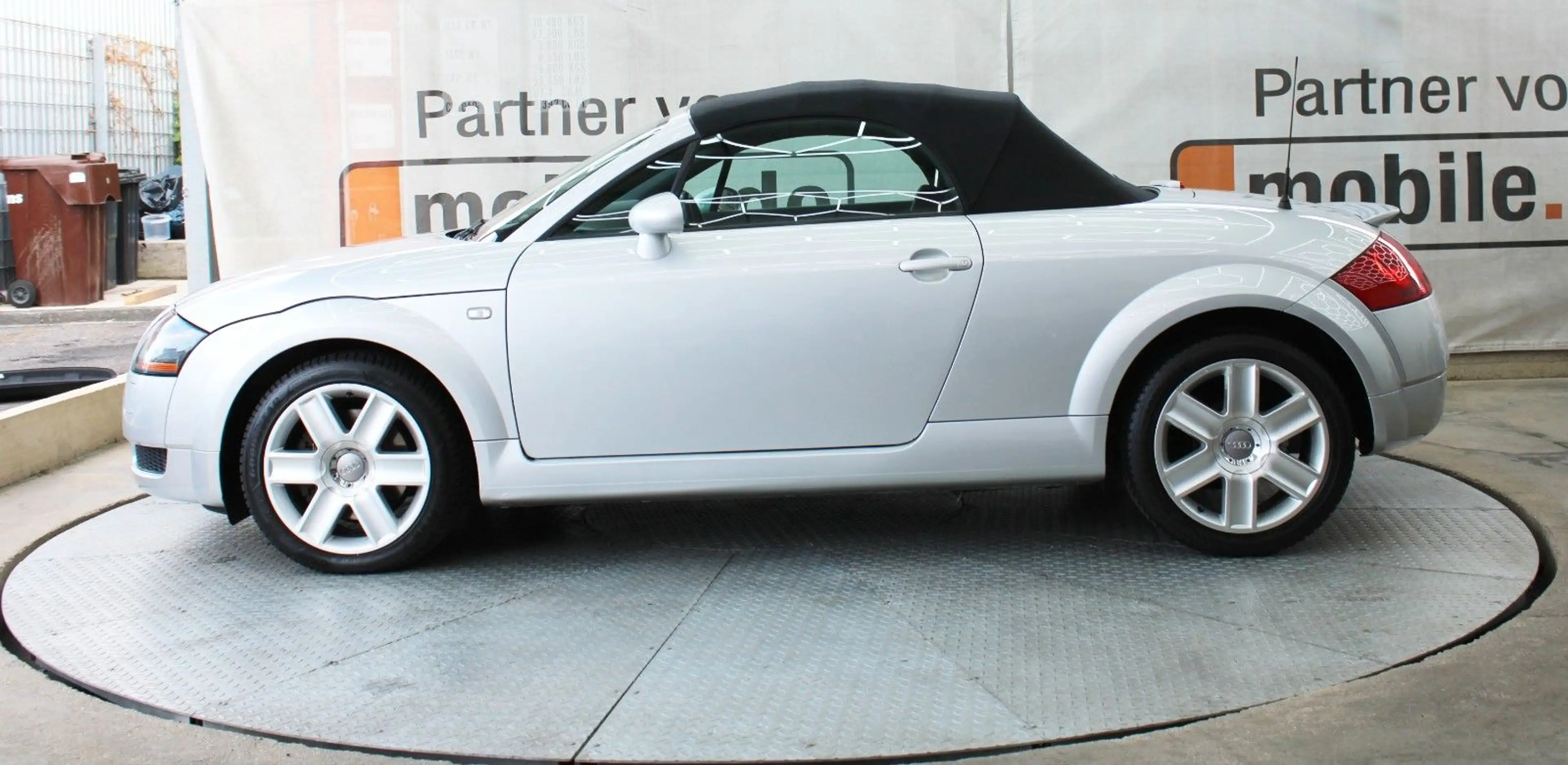 Audi TT Roadster 1.8 T *Inspektion Neu* *Bose* — photo 4