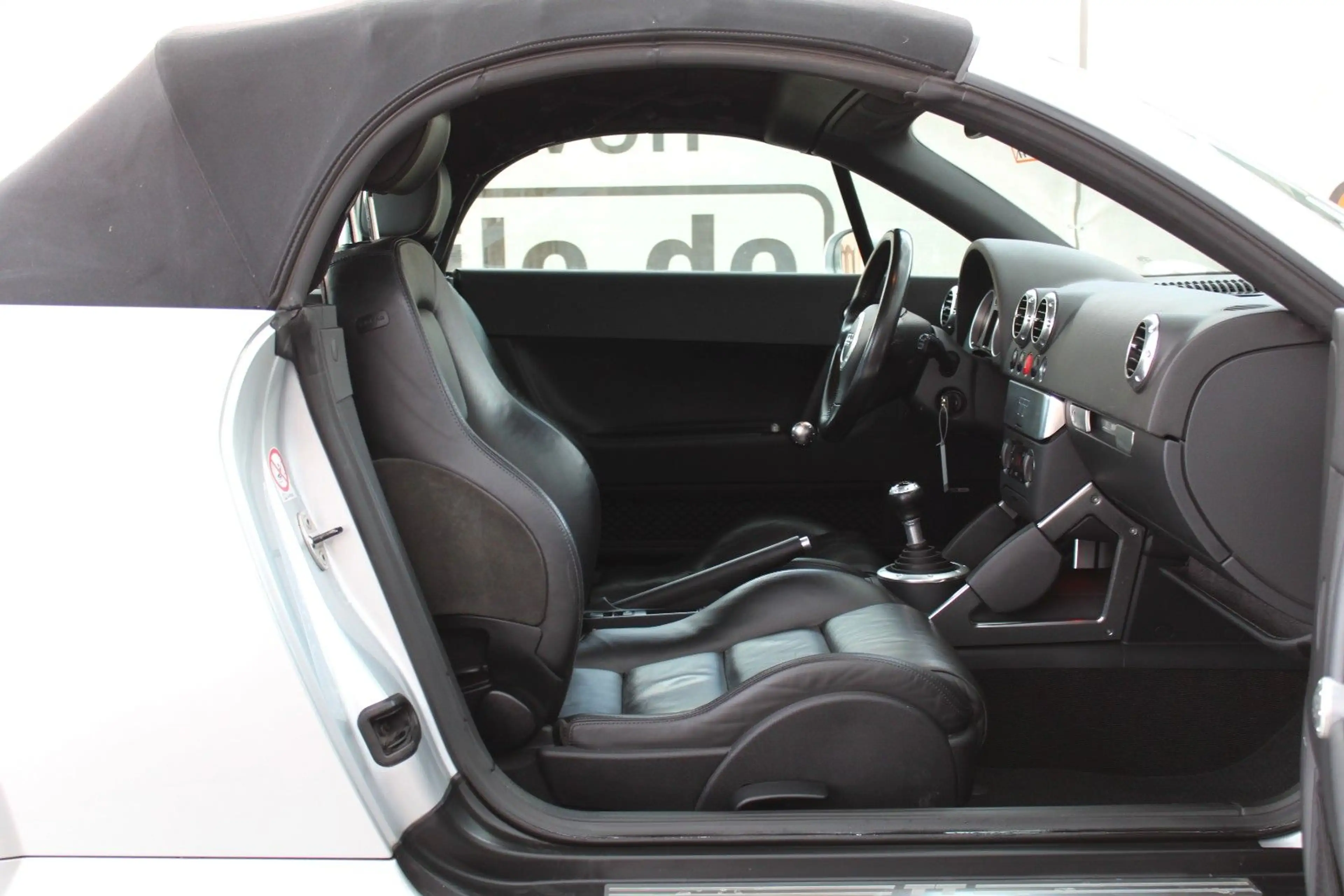 Audi TT Roadster 1.8 T *Inspektion Neu* *Bose* — photo 15