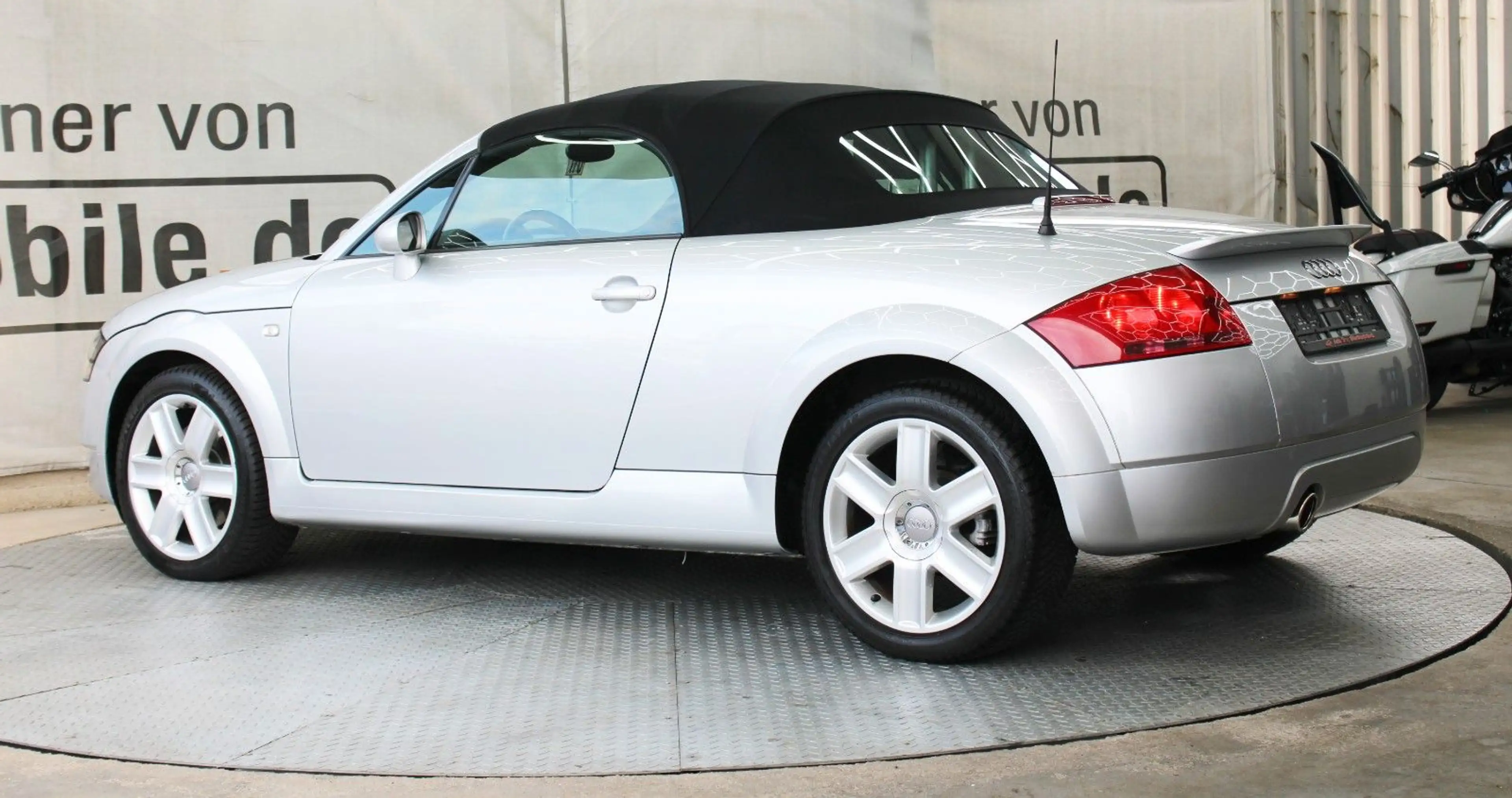 Audi TT Roadster 1.8 T *Inspektion Neu* *Bose* — photo 10