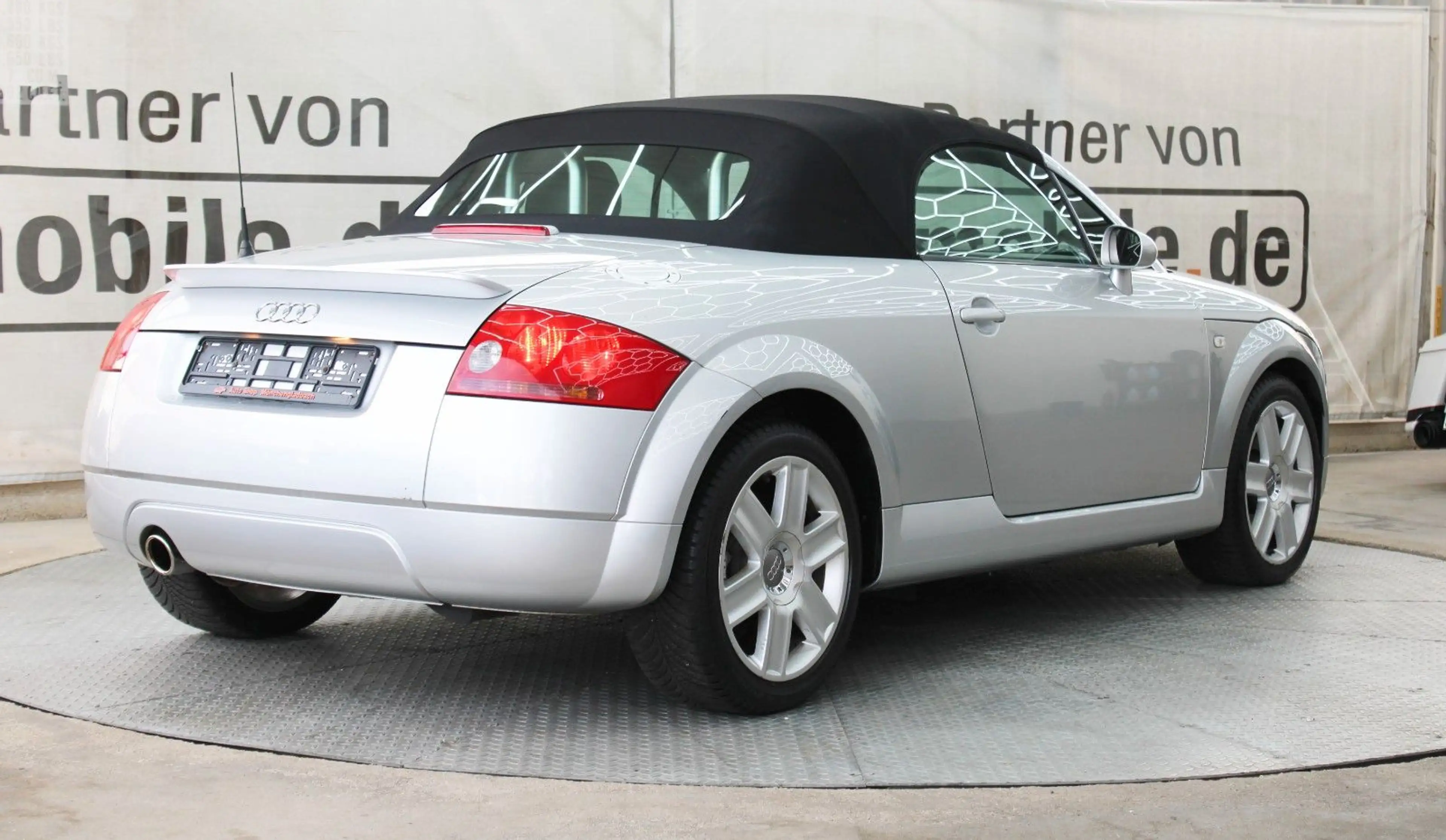 Audi TT Roadster 1.8 T *Inspektion Neu* *Bose* — photo 13