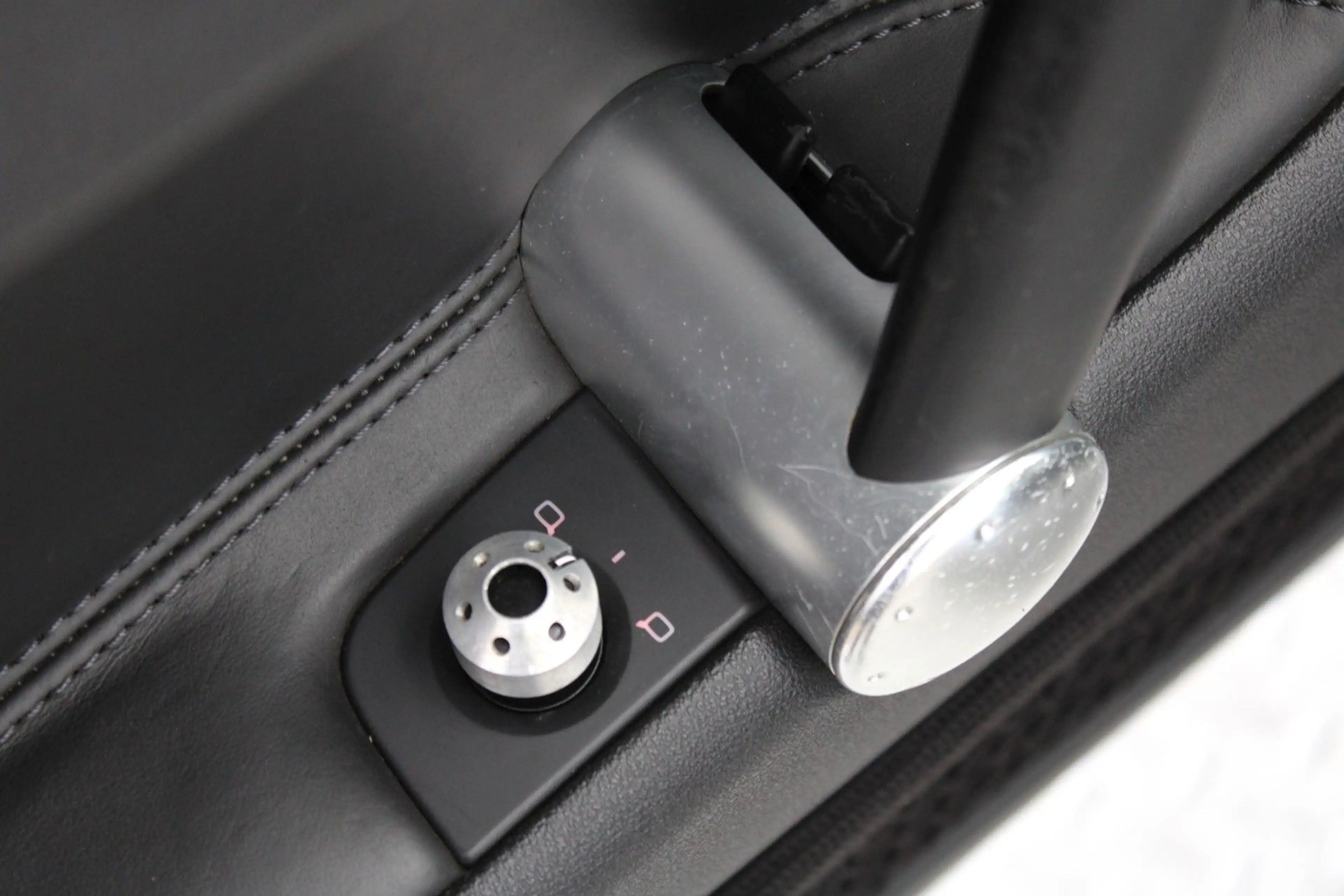Audi TT Roadster 1.8 T *Inspektion Neu* *Bose* — photo 7