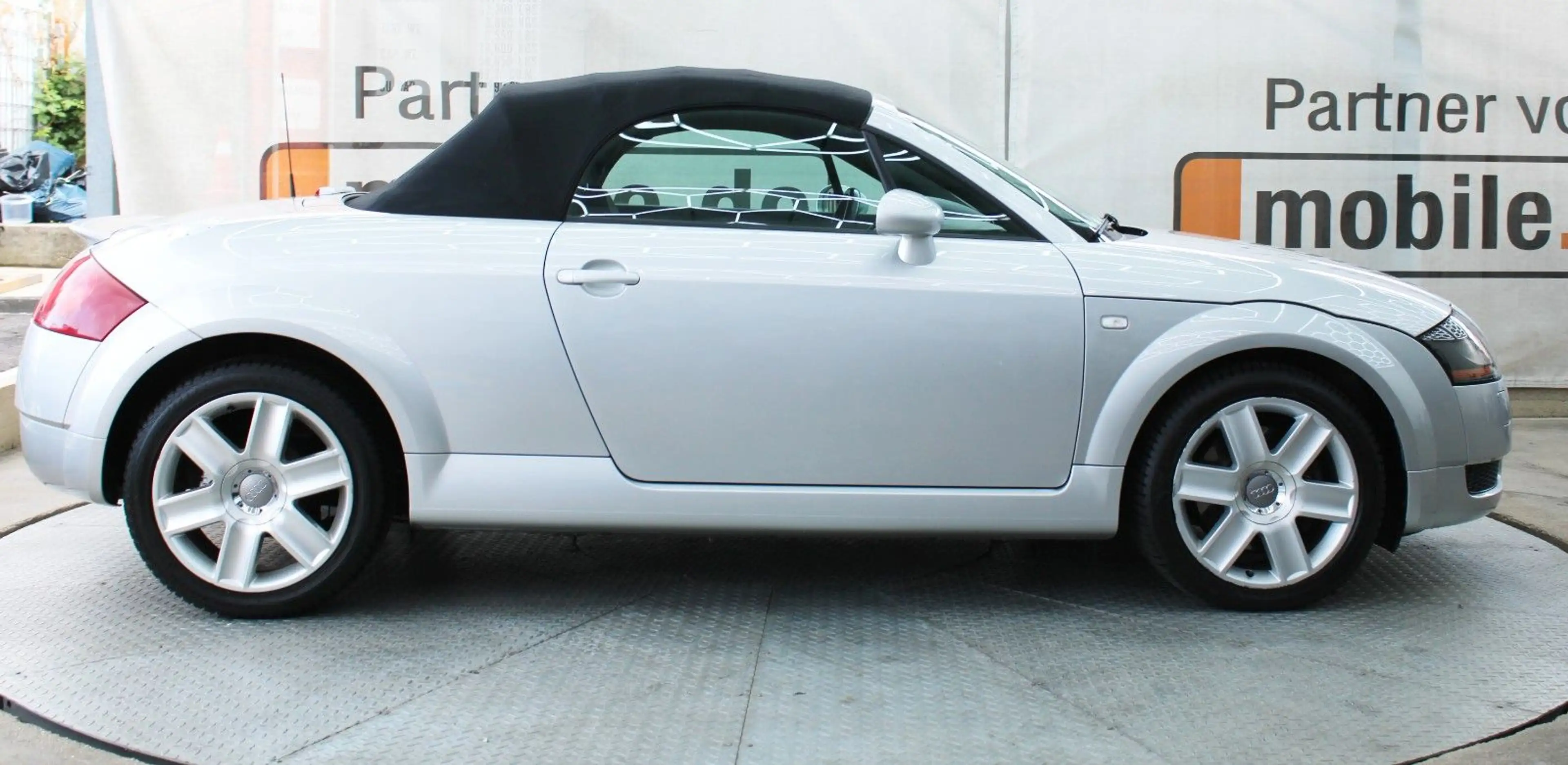 Audi TT Roadster 1.8 T *Inspektion Neu* *Bose* — photo 14