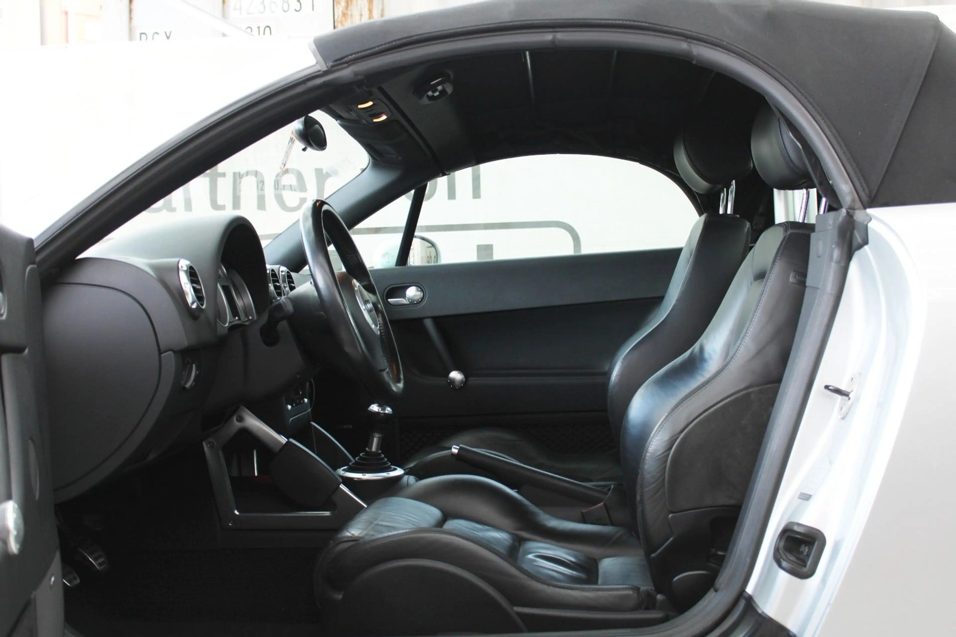 Audi TT Roadster 1.8 T *Inspektion Neu* *Bose* — photo 5